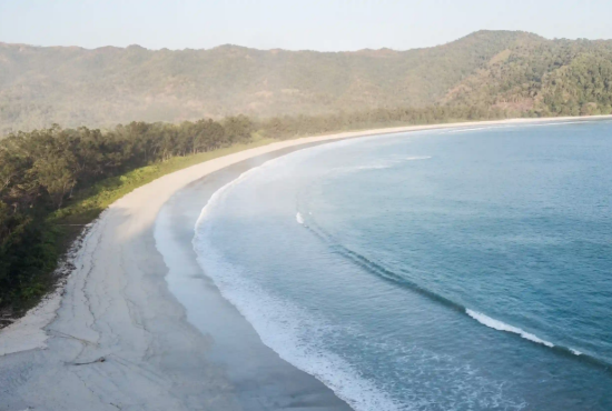 Pantai Sumba Barat vs Pantai Gili: Pilihan Liburan Santai dengan Karakter Berbeda