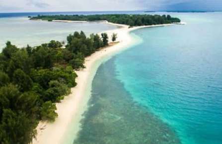 Sumba dan Morotai: Destinasi Tenang untuk Pecinta Alam