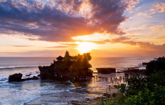 Spot Sunset Sumba vs Sunset Bali: Pengalaman Visual yang Berbeda