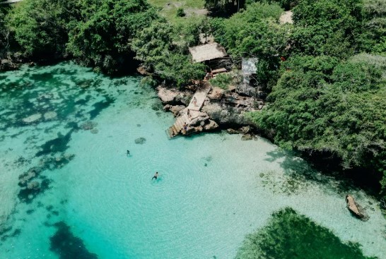 Dua Sisi Koin Marapu: Navigasi Vibe Antara Eksotisme Savana Timur dan Kedalaman Magis Sumba Barat 2026